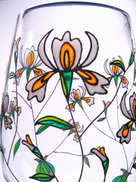File:White Irises CU RW 2 (960x1280).jpg