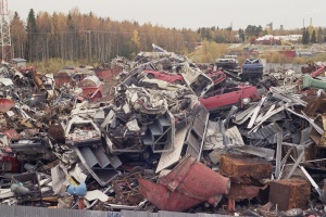 Metal scrap in Rusko, Oulu 2008.jpg